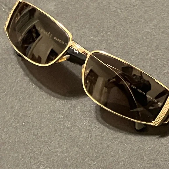 Versace Mod. 2021 1002/13  Black And Gold  Frame Sunglasses Made In ITALY - Picture 6 of 6